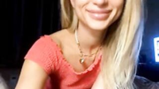 Julie amazing orgasm in coomeet