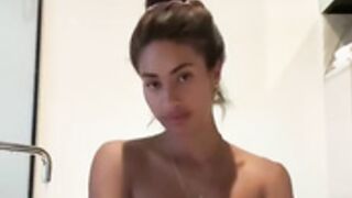 Phoebe Thompson in the bath