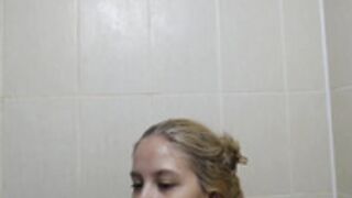 Ksenia-kisssa shower