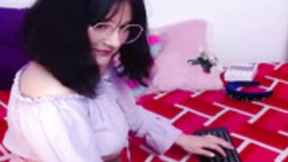 Ulittle_doll toy control squirt