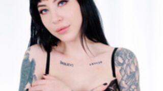 Tats all on her arms & cocky all in her mouth