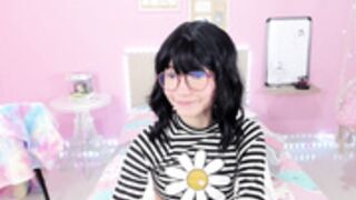 Little_Effy18 Cute Daisy Talking with Lovers & Friend