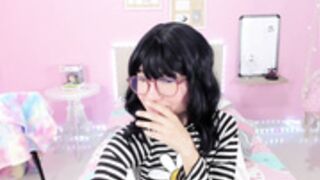 Little_Effy18 Cute Daisy Talking with Lovers & Friend