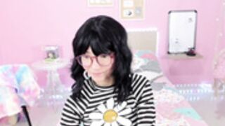 Little_Effy18 Cute Daisy Talking with Lovers & Friend