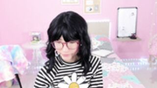 Little_Effy18 Cute Daisy Talking with Lovers & Friend
