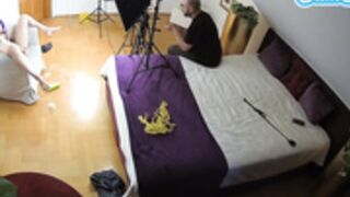 2022-05-30 voyeurcam-julmodels-whitebed-5 photo shoot 4