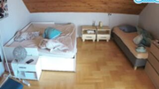 2022-05-31 voyeurcam-julmodels-greybed-1