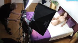 2022-05-30 voyeurcam-julmodels-whitebed-5 photo shoot