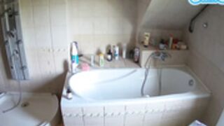 2022-05-03 voyeurcam-julmodels-bath-2nd-1 3