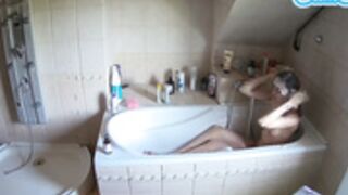 2022-05-03 voyeurcam-julmodels-bath-2nd-1 3