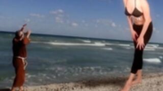 Giantess Deeane- Giantess Genie