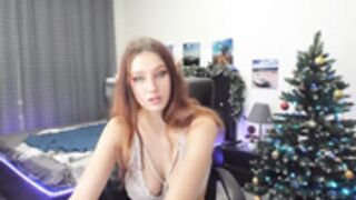 Miss_Bug dances topless spy