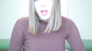 francheska___ shows off her ass