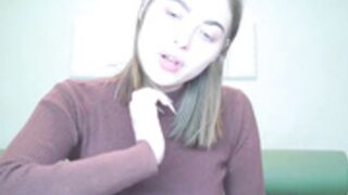 francheska___ shows off her ass