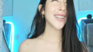 _gummies15 Squirts on her own face