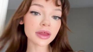 Lilly Rae Close-up Pussy Masturbation