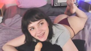 juby_yuby long tongue dildo sucking