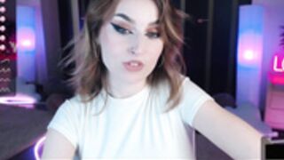 Sexy Girl shows her boobs