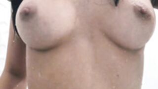 Vikki - OF shower vid