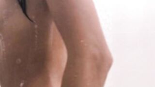 Vikki - OF shower vid