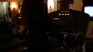 Natural Beauty Sucks me off at the Gym