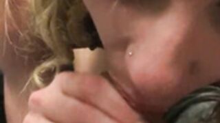 Vacances En Espagne - Je Suce SA Queue Dans Le Train