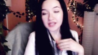 Dear_Molly / Mollykissss returns, topless tease