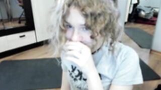 Lanshan_Classy erotically sucking a banana