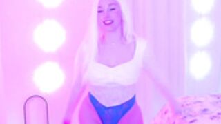 Maye Daye Dances To Her Favorite Song