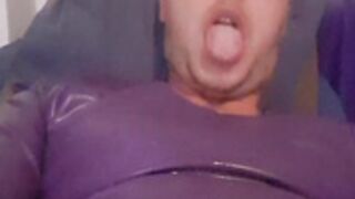 Lila Latex wichser Benjamin Fiegl