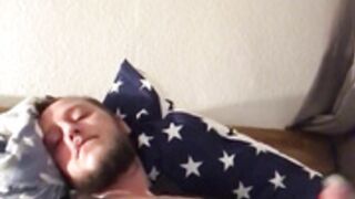 Benjamin Fiegl wichsen in Latex und Kondom Sperma