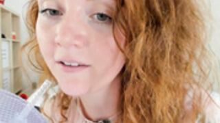 Haylee love play with her tits