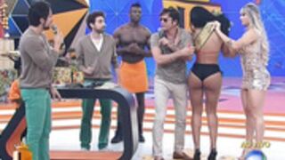 Brazilian influencer measures her butt on a TV show