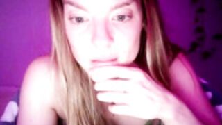 Pinkberryfan gets naked for money