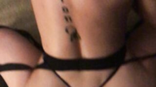 Blondb sittin pretty behind