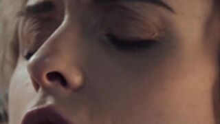 VINNA REED -Beautiful pregnant oils belly - masturbate