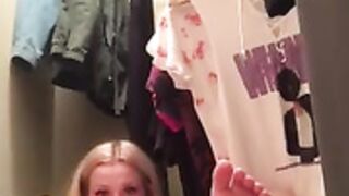 Teen girl masturbate on camera