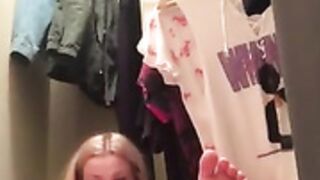 Teen girl masturbate on camera