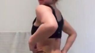 EmilyK8z Getting ready for Shower