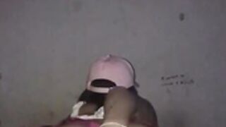 Culona colandose los dedos