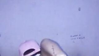 Culona colandose los dedos