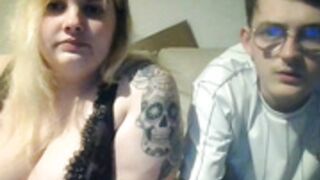 La superbe Blondinette44 se prend une grosse queue