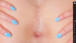 IvannaBellinni digs inside her asshole