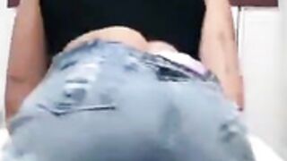 Latino twerk