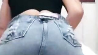 Latino twerk