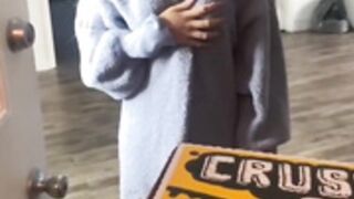 Cassiebbyxo paying for pizza with no cash