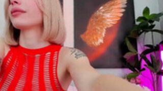 Валерия Токарская помогает России победить шлюха сука