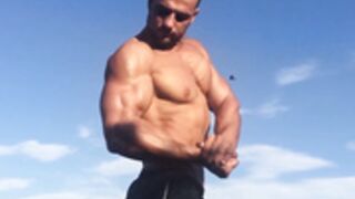 HOT SEXY HUNK FLEXING ON THE BOAT AND FLEX