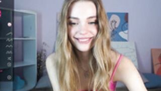 smoking hot blonde isabelaprincess using a dildo