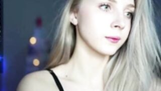 Oh_honey_ rubbing tits